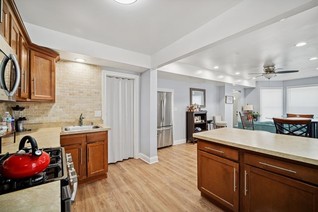 10-12 N Park Avenue, Waukegan, IL 60085