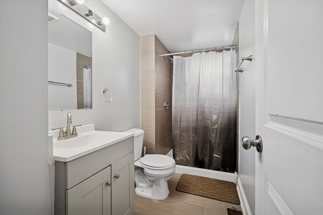 10-12 N Park Avenue, Waukegan, IL 60085