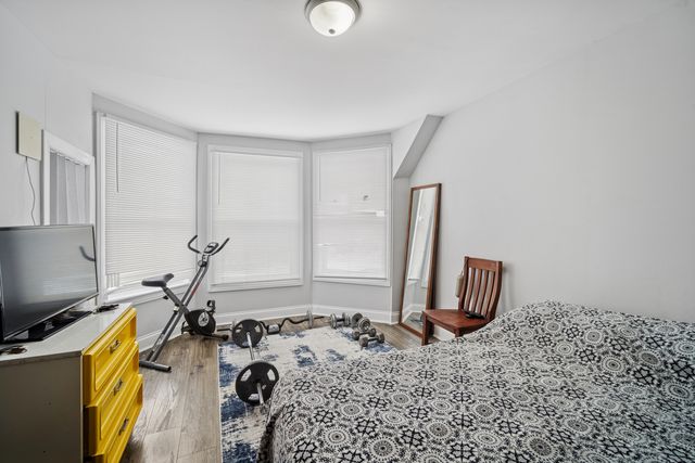 10-12 N Park Avenue, Waukegan, IL 60085