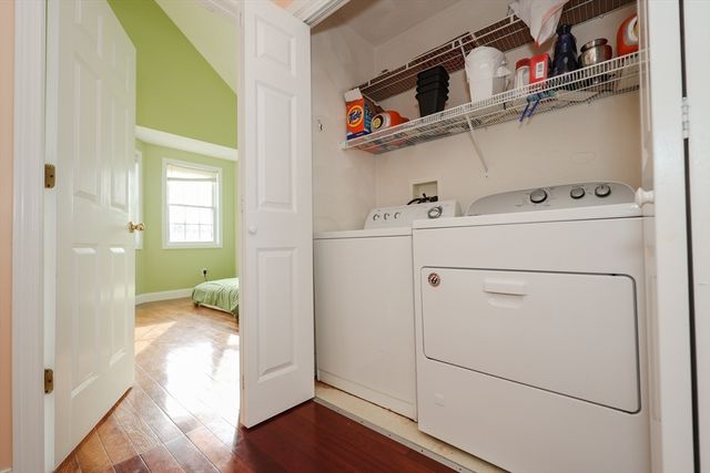 117 Manchester St B, Lowell, MA 01852