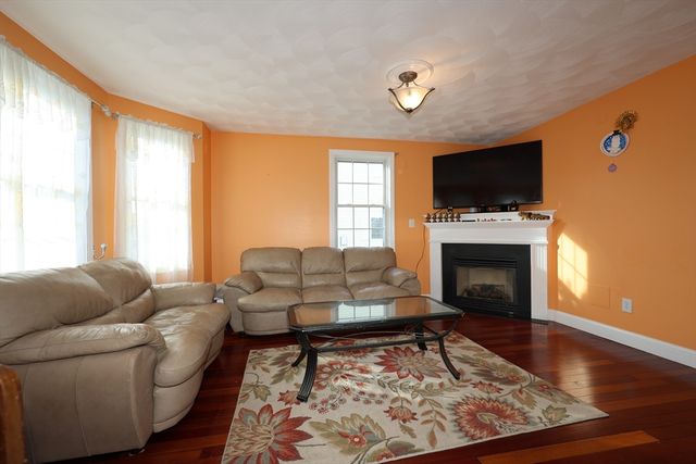 117 Manchester St B, Lowell, MA 01852