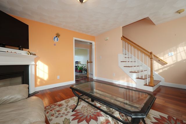 117 Manchester St B, Lowell, MA 01852