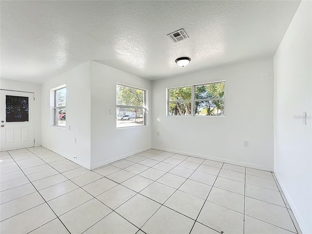 301 E ATWATER AVENUE, Eustis, FL 32726