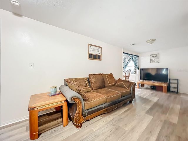 301 E ATWATER AVENUE, Eustis, FL 32726