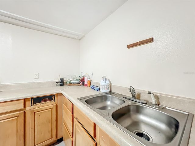 301 E ATWATER AVENUE, Eustis, FL 32726