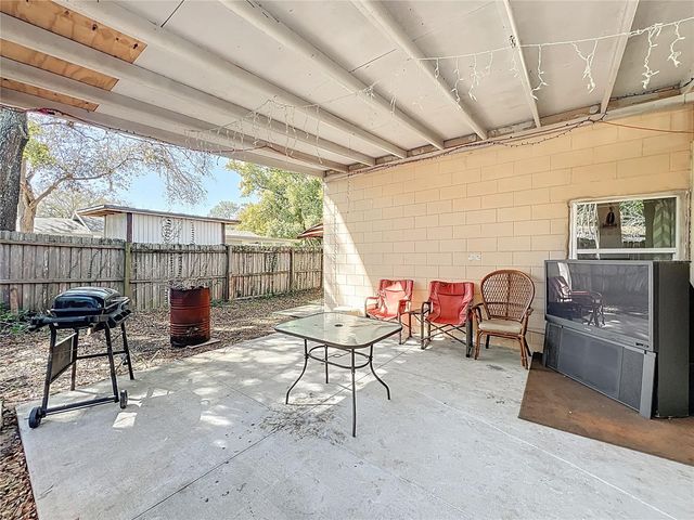 301 E ATWATER AVENUE, Eustis, FL 32726