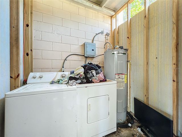 301 E ATWATER AVENUE, Eustis, FL 32726