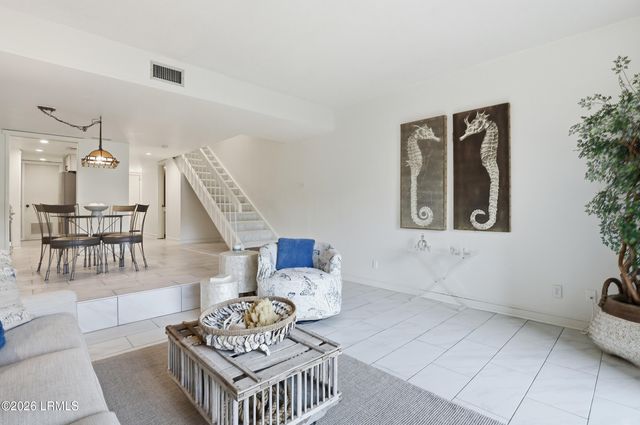 19 Stoney Creek Rd Apt 283, Hilton Head Island, SC 29928