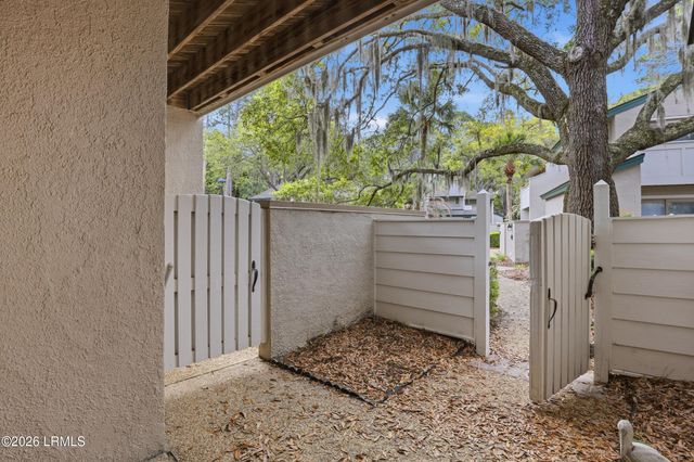 19 Stoney Creek Rd Apt 283, Hilton Head Island, SC 29928