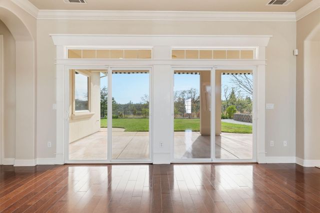 2242 Everest Drive, Redding, CA 96001