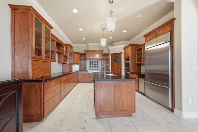 2242 Everest Drive, Redding, CA 96001