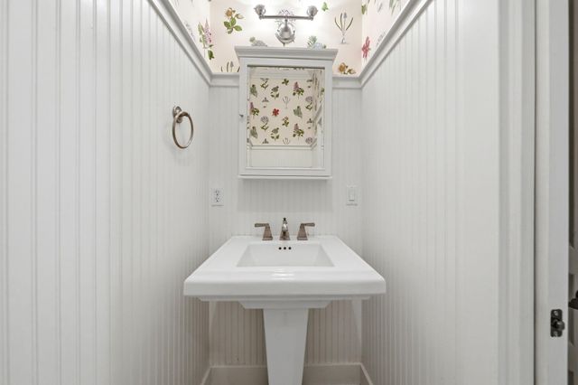 2242 Everest Drive, Redding, CA 96001