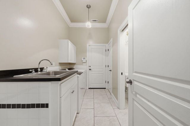 2242 Everest Drive, Redding, CA 96001