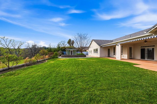 2242 Everest Drive, Redding, CA 96001