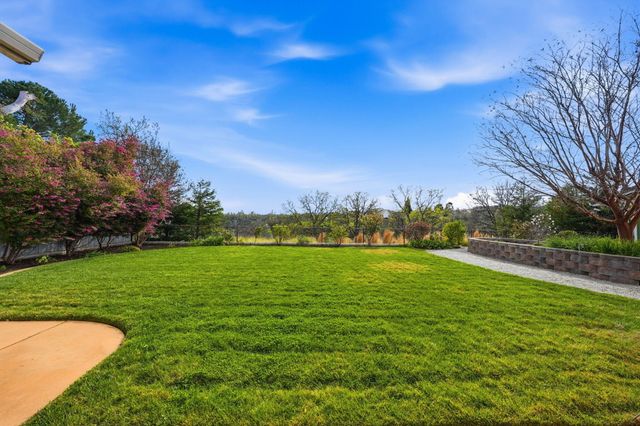 2242 Everest Drive, Redding, CA 96001