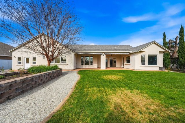 2242 Everest Drive, Redding, CA 96001