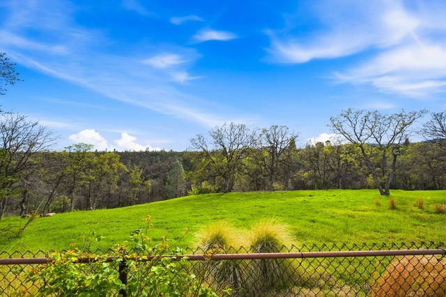 2242 Everest Drive, Redding, CA 96001