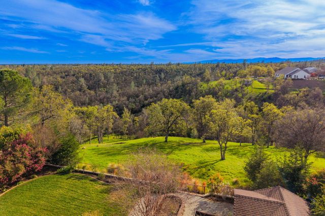2242 Everest Drive, Redding, CA 96001