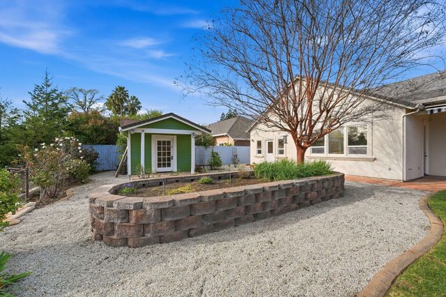 2242 Everest Drive, Redding, CA 96001