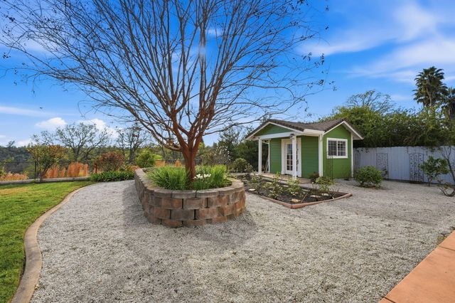 2242 Everest Drive, Redding, CA 96001