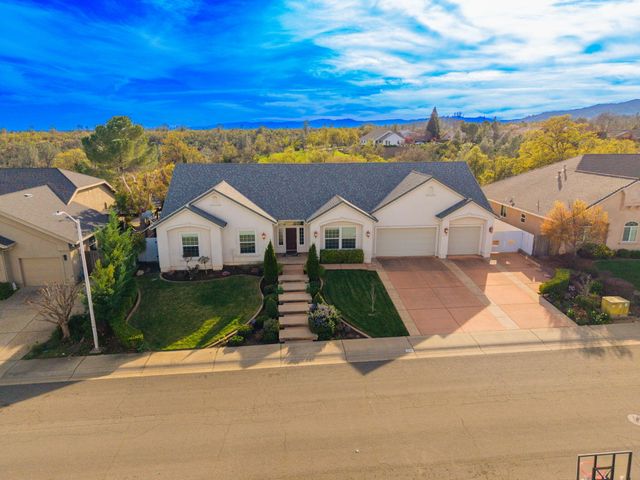 2242 Everest Drive, Redding, CA 96001