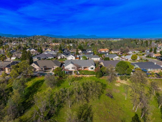 2242 Everest Drive, Redding, CA 96001