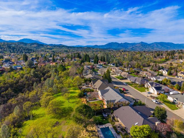 2242 Everest Drive, Redding, CA 96001