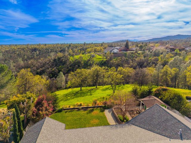 2242 Everest Drive, Redding, CA 96001
