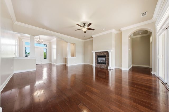 2242 Everest Drive, Redding, CA 96001