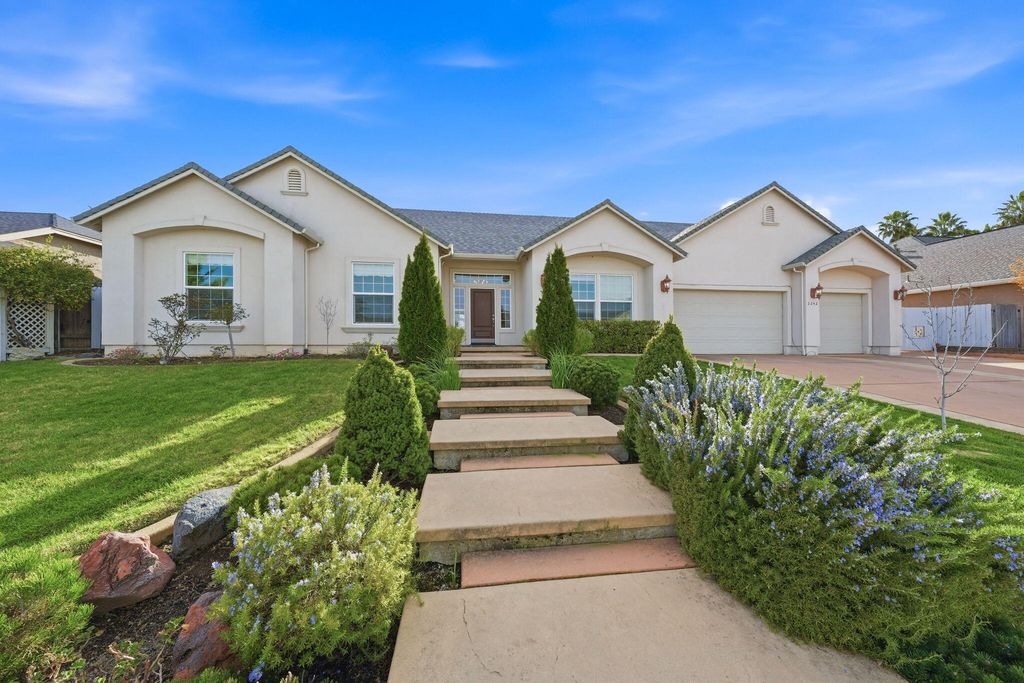 2242 Everest Drive, Redding, CA 96001