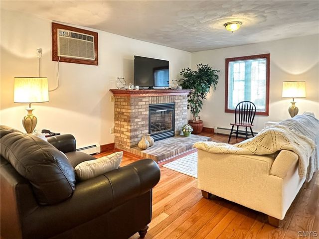 25 Greenman Avenue, Whitestown, NY 13417