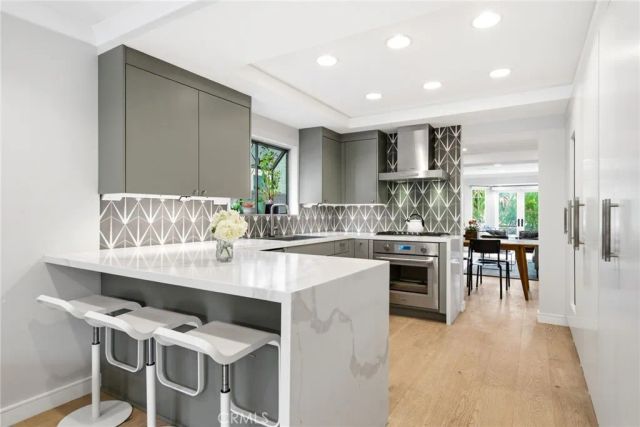 220 Detroit Avenue, Huntington Beach, CA 92648