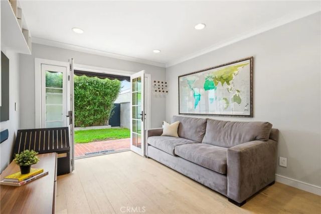 220 Detroit Avenue, Huntington Beach, CA 92648