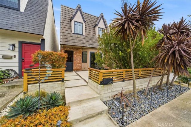 220 Detroit Avenue, Huntington Beach, CA 92648