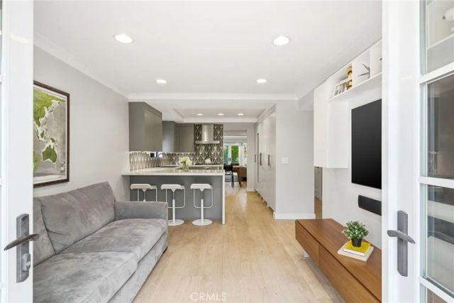 220 Detroit Avenue, Huntington Beach, CA 92648