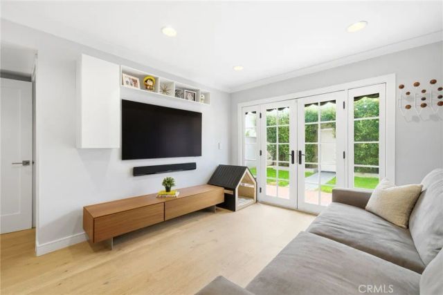 220 Detroit Avenue, Huntington Beach, CA 92648