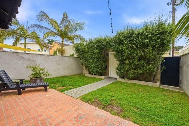 220 Detroit Avenue, Huntington Beach, CA 92648