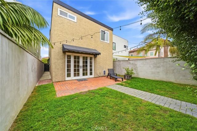 220 Detroit Avenue, Huntington Beach, CA 92648