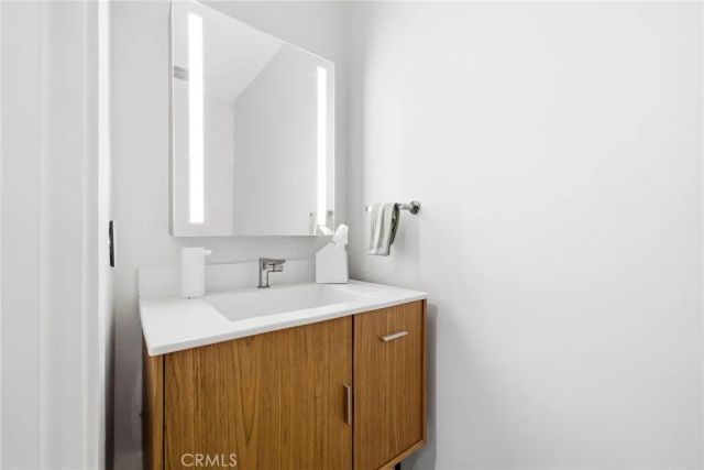 220 Detroit Avenue, Huntington Beach, CA 92648