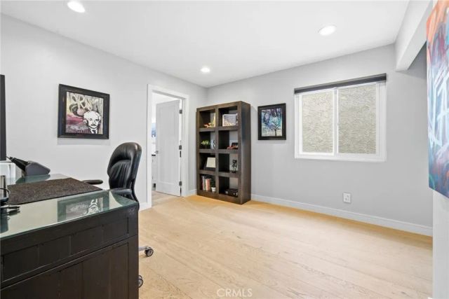 220 Detroit Avenue, Huntington Beach, CA 92648