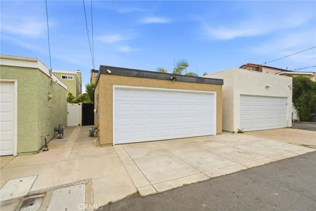 220 Detroit Avenue, Huntington Beach, CA 92648