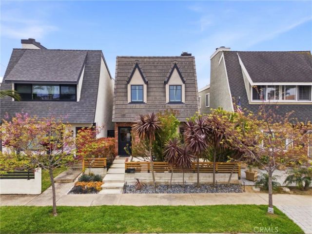 220 Detroit Avenue, Huntington Beach, CA 92648