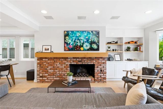 220 Detroit Avenue, Huntington Beach, CA 92648