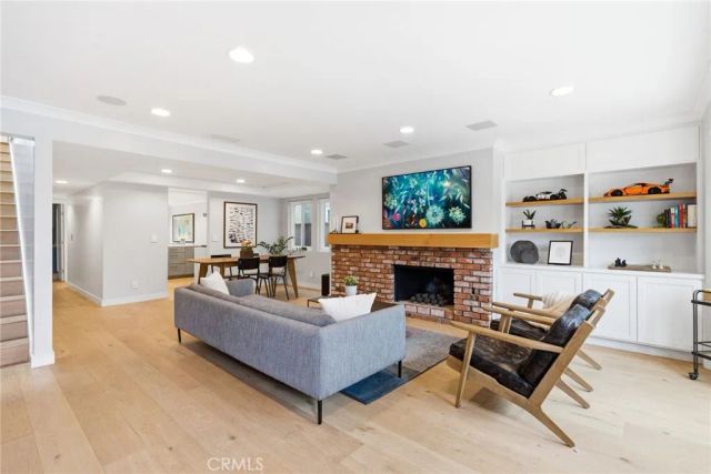 220 Detroit Avenue, Huntington Beach, CA 92648