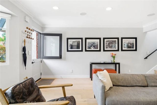 220 Detroit Avenue, Huntington Beach, CA 92648