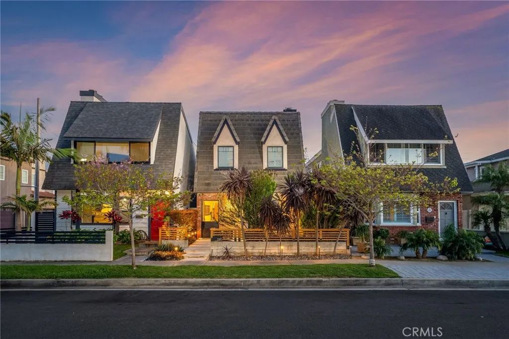 220 Detroit Avenue, Huntington Beach, CA 92648