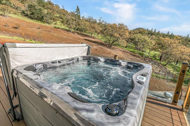 4002 Dry Creek Road, Medford, OR 97504