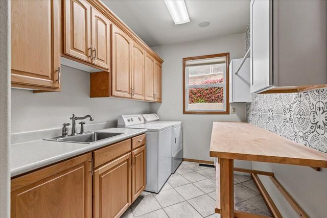 4002 Dry Creek Road, Medford, OR 97504