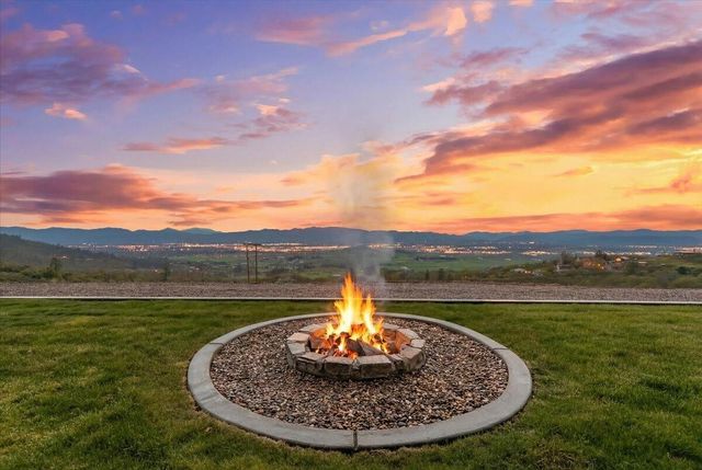 4002 Dry Creek Road, Medford, OR 97504