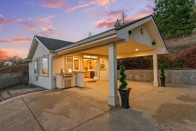 4002 Dry Creek Road, Medford, OR 97504